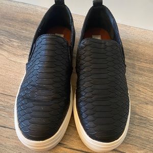 Women's MIA Ela platform slip-on alligator black sneakers